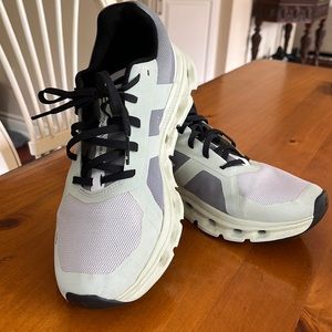 Cloudrunners, supportive running shoe